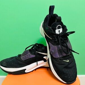 Nike Zoom Freak 3 basketball shoes - size 9